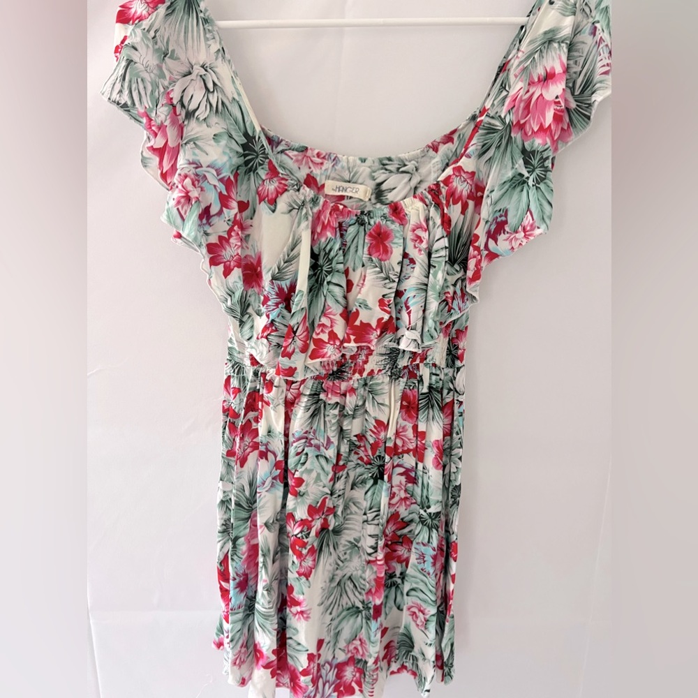 Hanger dress worn once perfect for destination vacation